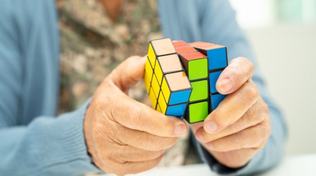 jeu de mémoire adaptées aux troubles cognitifs, pour la stimulation des seniors et ehpad