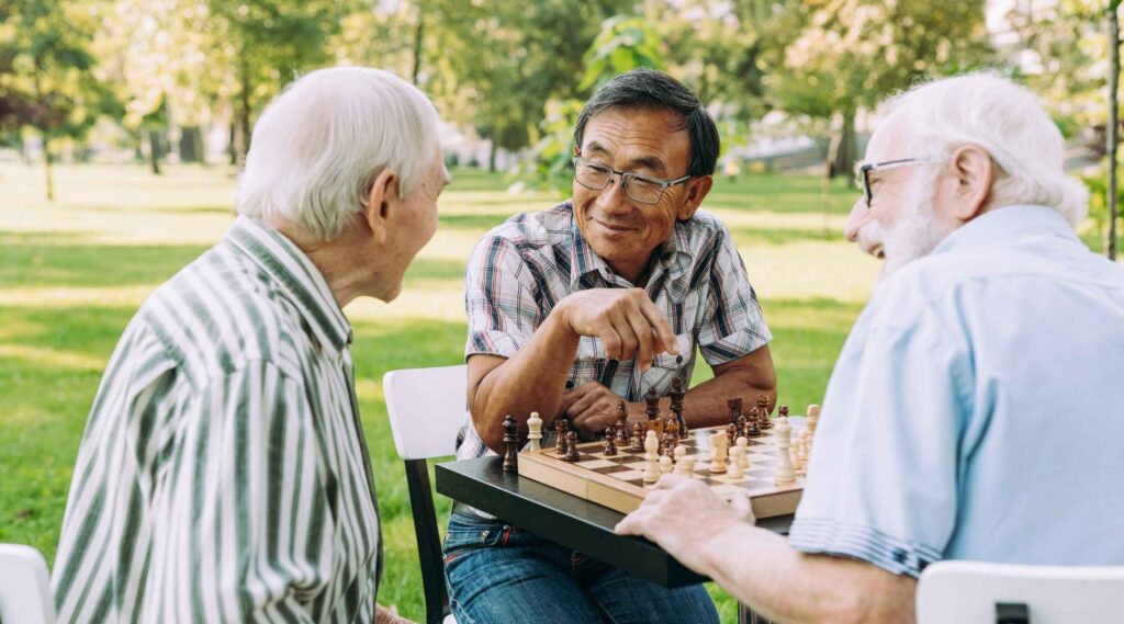Seniors d'EHPAD autour d'un jeu de société adapté