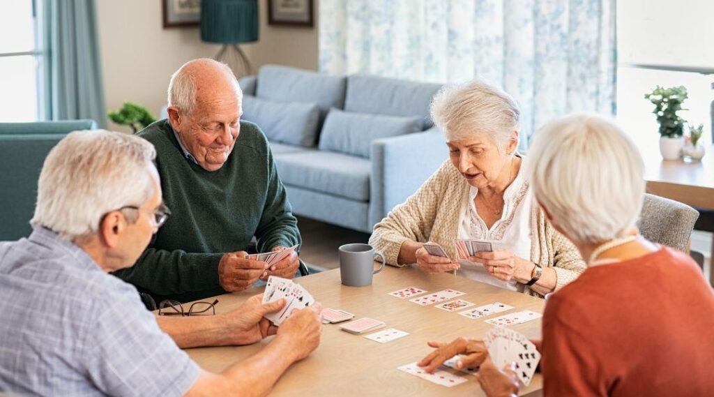 Un atelier découverte de jeux adaptés aux personnes âgées entre maisons de retraite