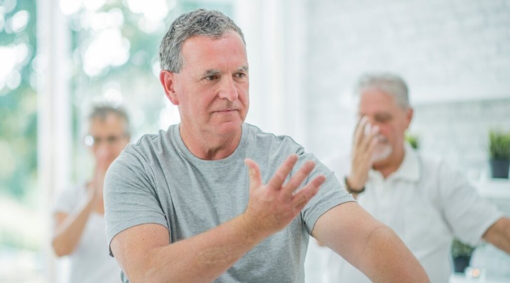 seniors en résidence en atelier tai chi