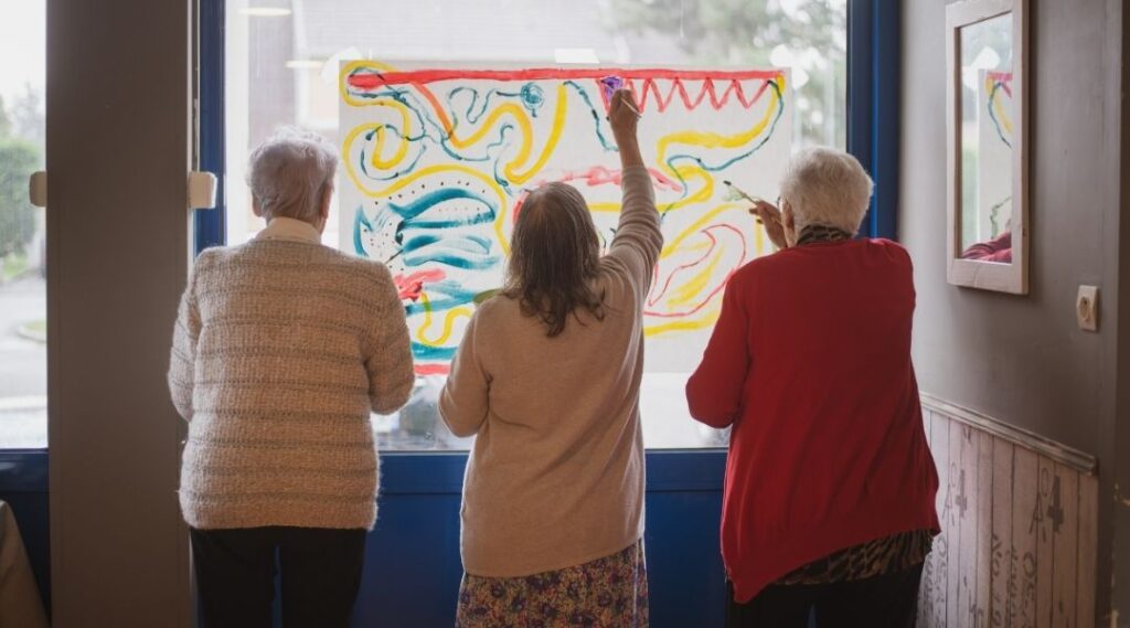 activité-dessin-bien-être-senior-résidence-ehpad