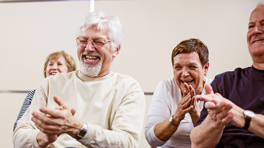 des-sebiors-souriants-en-residence-senior-et-ehpad