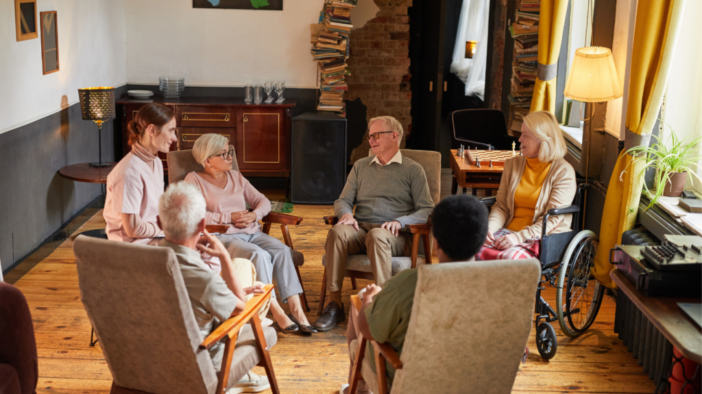 un-groupe-de-seniors-lors-de-l-atelier-culturel-groupe-de-parole-residence-senior