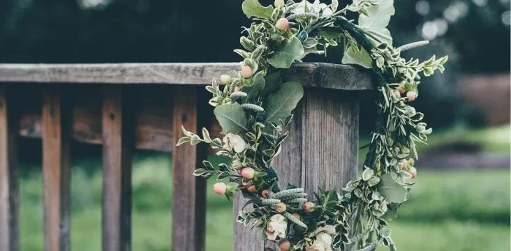un-groupe-de-senior-lors-de-l-atelier-art-floral