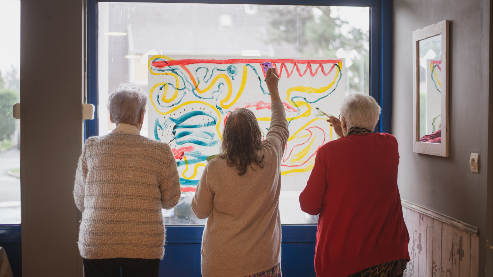 trois-seniors-en-atelier-art-thérapie