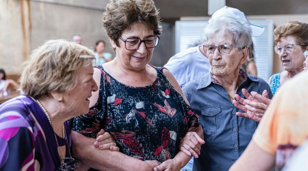groupe-de-femmes-seniors-unies