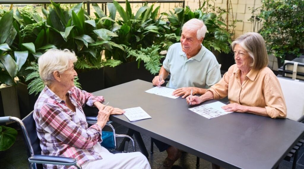 seniors-en-résidence-qui-échangent