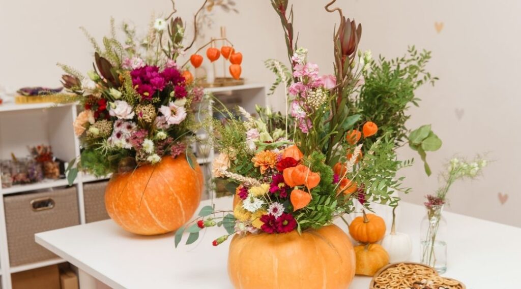 Atelier-d-art-floral-organisé-pour-les-résidents-d-une-résidence-seniors