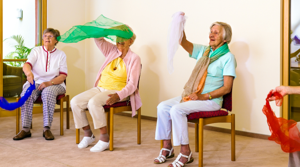 groupe-de-senior-lors-d-une-activité-de-gym-douce-en-residence-autonomie